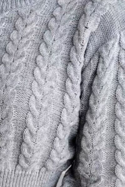 Cable-Knit Round Neck Cropped Sweater